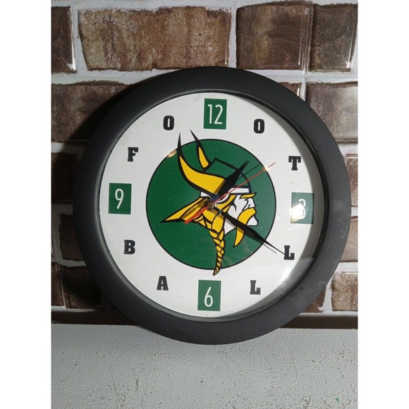 Green Vikings Football Quartz Clock - Picture 1 of 3